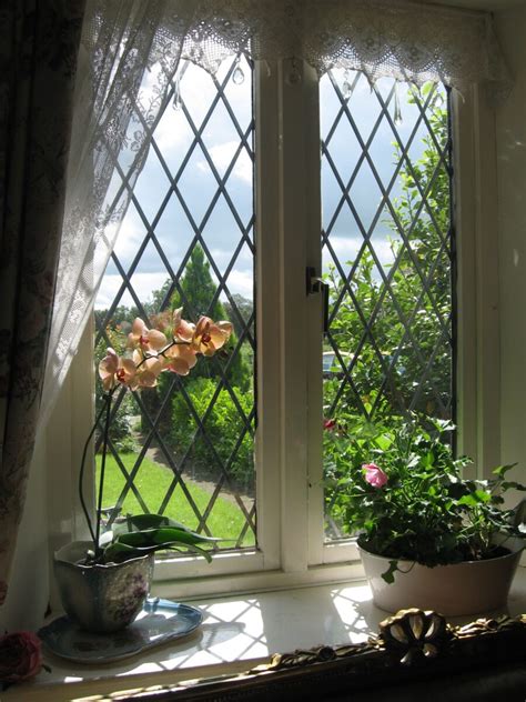 finestre tudor stile inglese|A Guide to Tudor Windows .